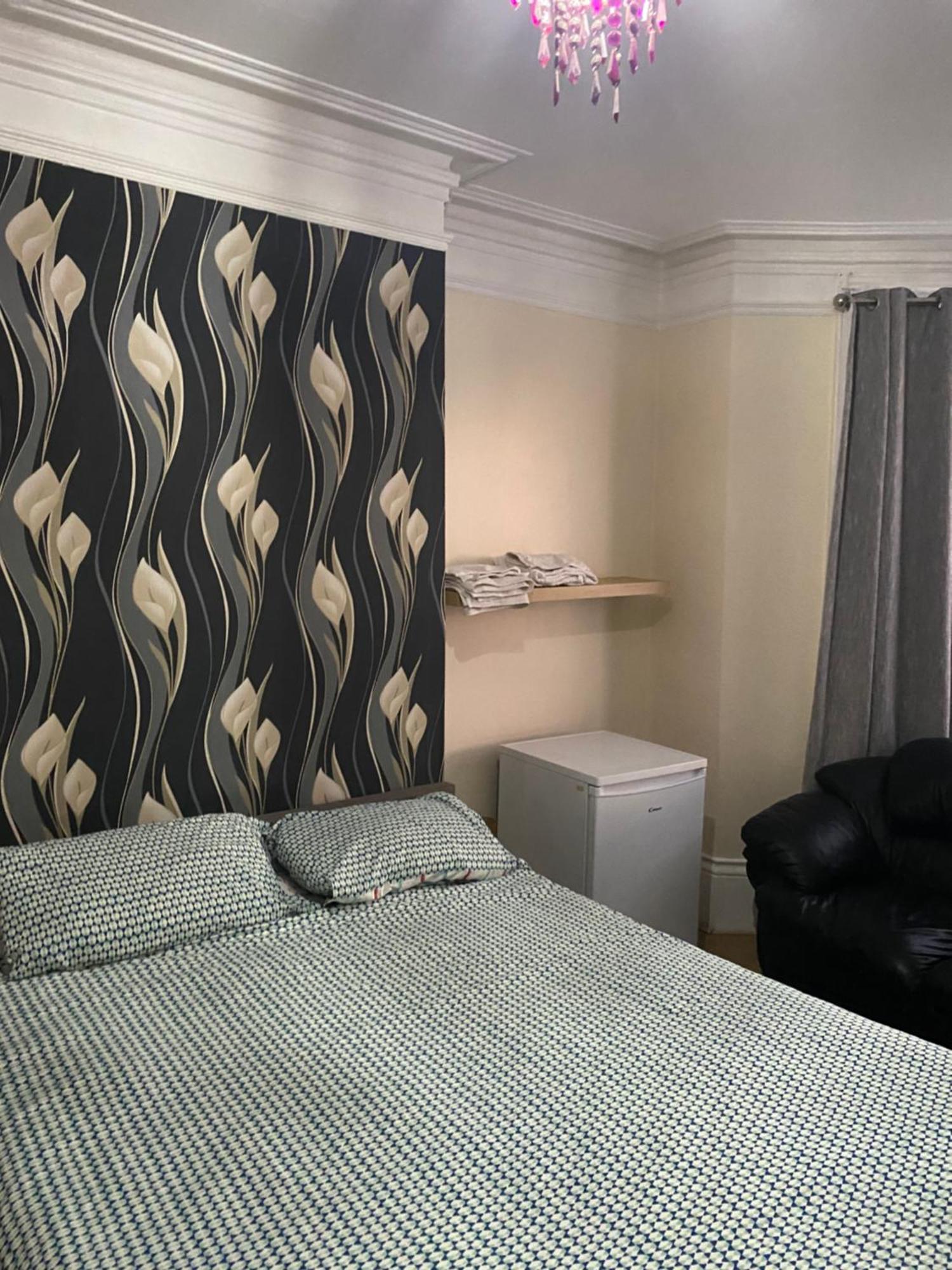 Crystal Hotel London Bagian luar foto
